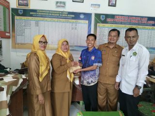 PGRI Kota Agung Bantu 5 Guru dan Anak Anggota yang Sakit