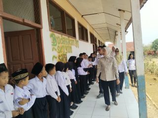 SDN 12 Kota Agung Dapat Perhatian Wabup Lahat, Toilet Dua Pintu dan Sumur Bor Dibangun Kapolres